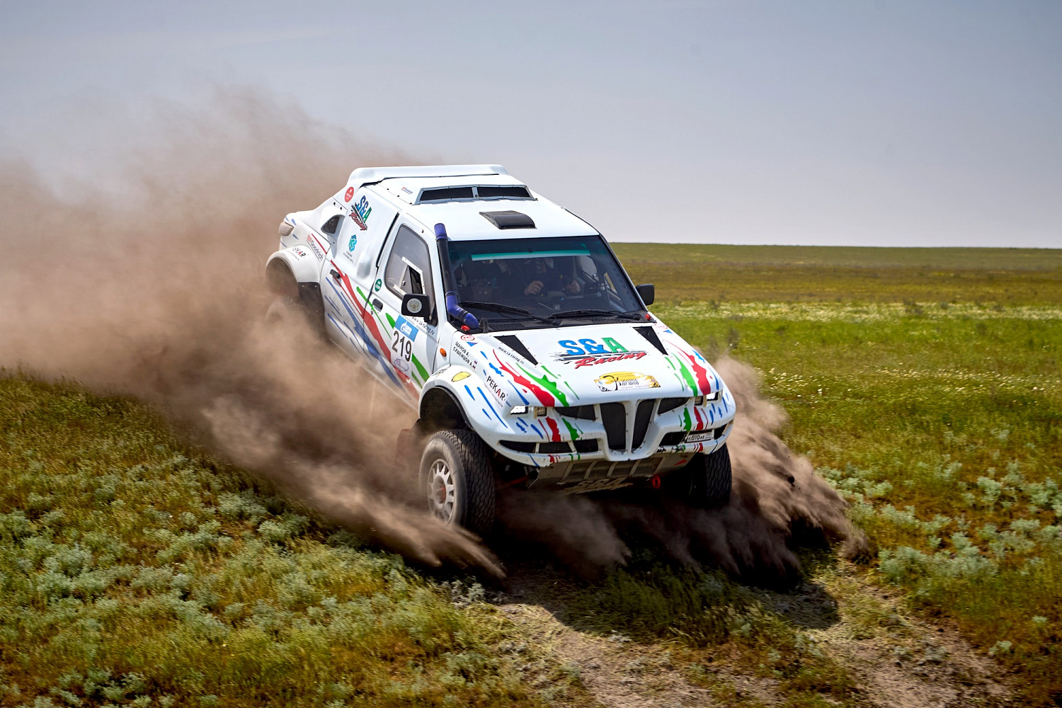 Астраханские пески послужили тренировочным полигоном перед Silk Way Rally